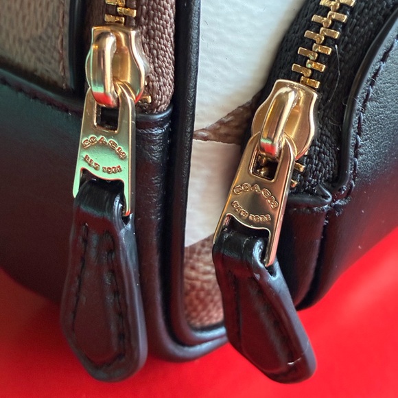 COACH key holder,COACH Coin purse,Coach Black and Brown Daisy Key Holder - Picture 4 of 10